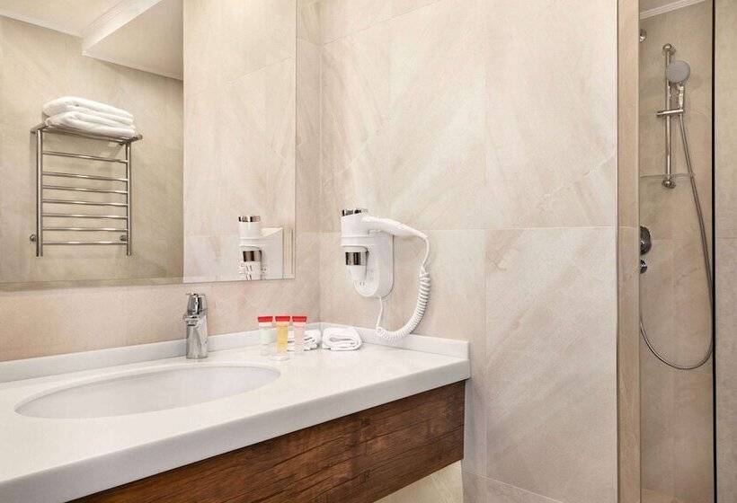 Fotos del hotel Ramada Hotel & Suites By Wyndham Yerevan:  18