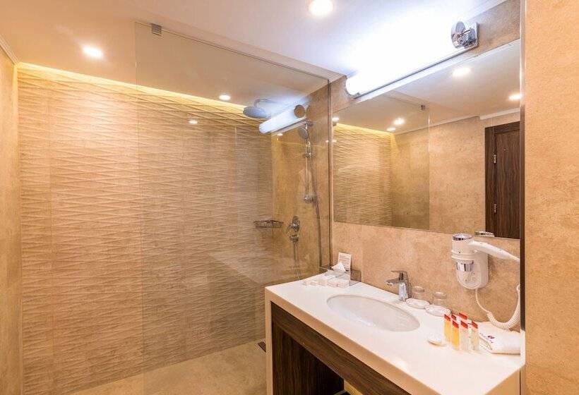 Fotos del hotel Ramada Hotel & Suites By Wyndham Yerevan:  17