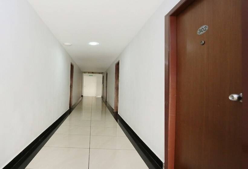 Vaccinated Staff – Capital O 10611 Hotel Malabar Illam