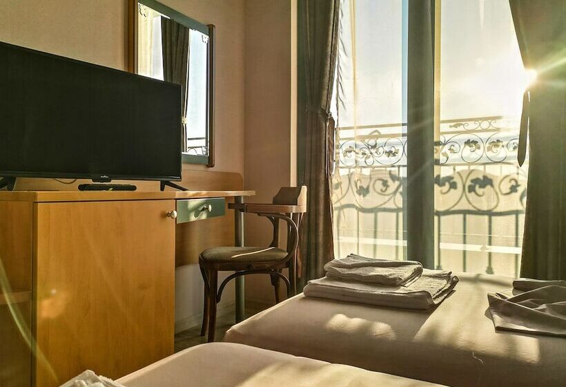 Fotos del hotel Empera:  8