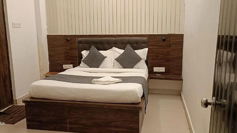 Fotos del hotel Oyo 12193 Sandhya:  2