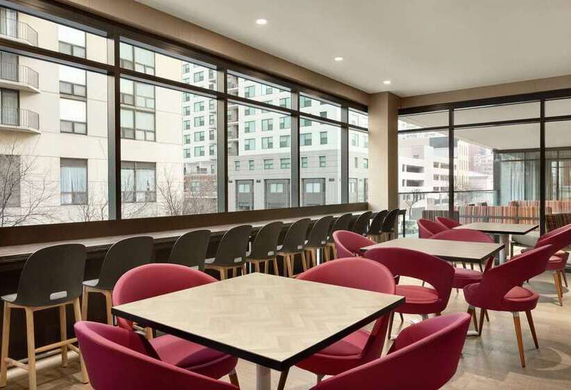 Fotos del hotel Home2 Suites By Hilton Chicago River North:  16