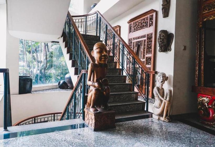 Fotos del hotel The Paragon Hotel By Reddoorz:  6