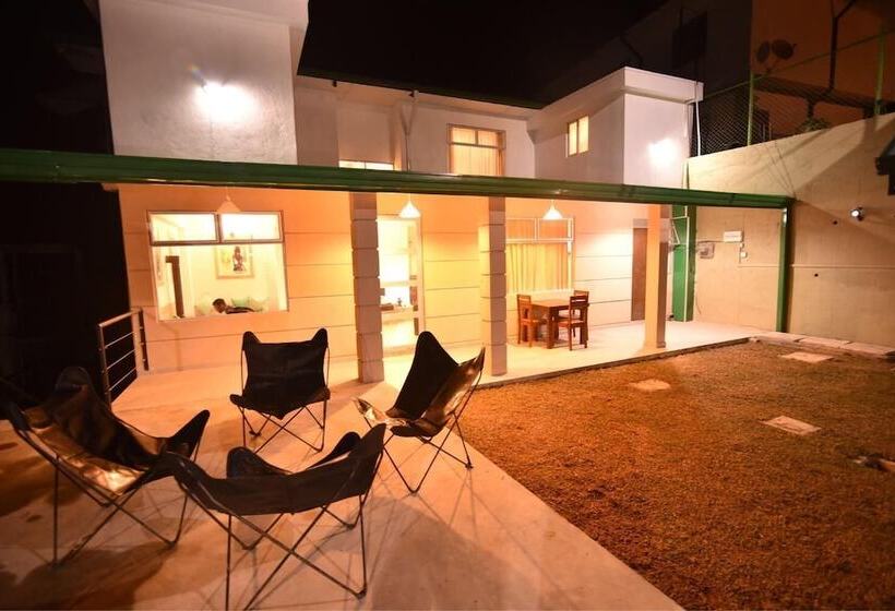 Fotos del hotel Top Terrace Cottage:  5