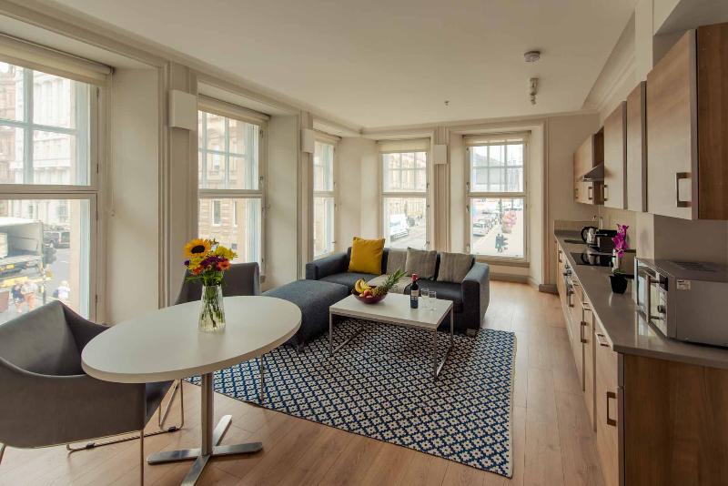 Fotos del hotel Premier Suites Plus Glasgow:  4