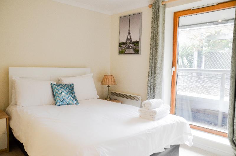 Fotos del hotel Meridian Place By Oyo Rooms:  6