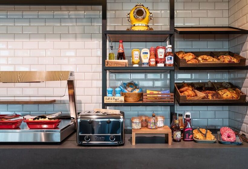 Fotos del hotel Moxy Chester:  5