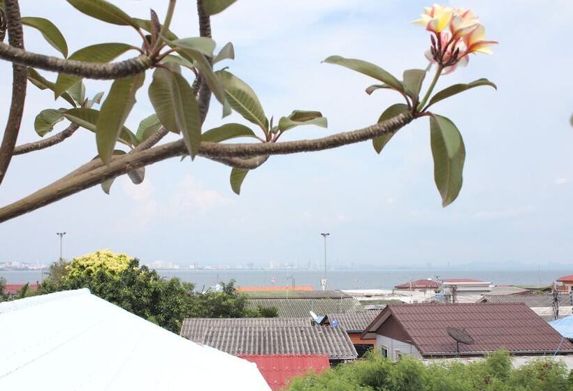 Bee Orchid Pool Villa