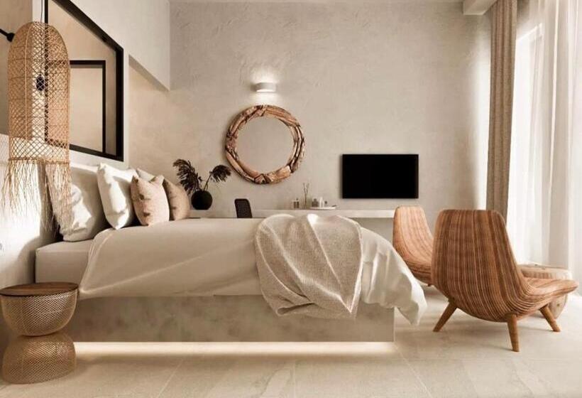 Delfini Beach  & Suites