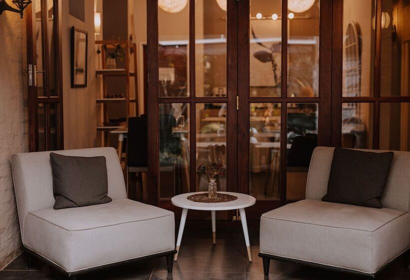 Fotos del hotel Sandalwood Lodge:  2