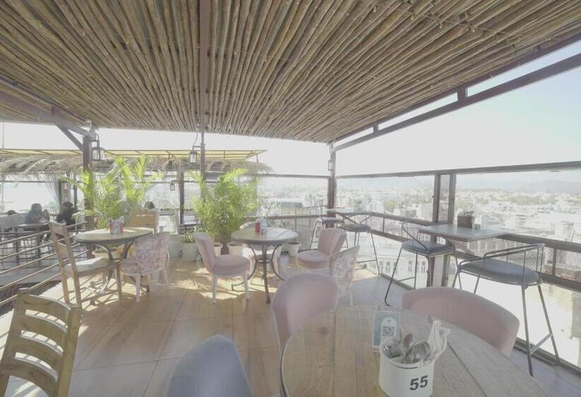 Fotos del hotel Udai Niwas  By The Lake:  6