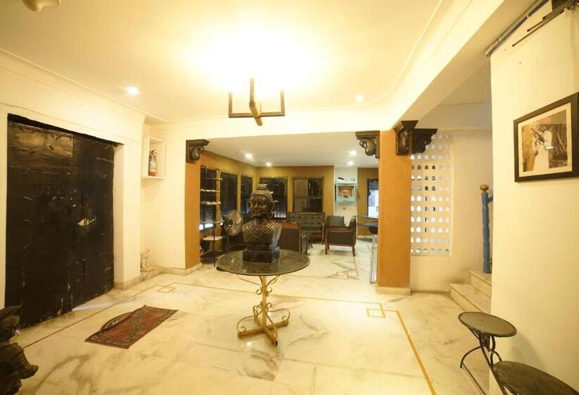 Fotos del hotel Udai Niwas  By The Lake:  4