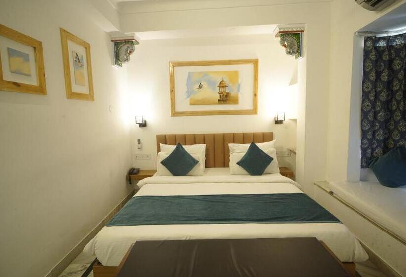 Fotos del hotel Udai Niwas  By The Lake:  17