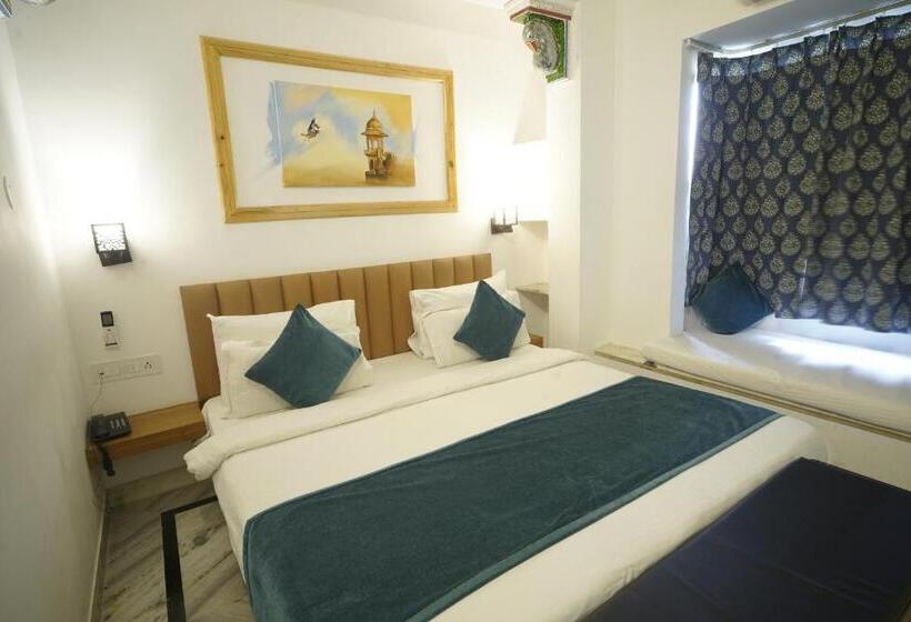 Fotos del hotel Udai Niwas  By The Lake:  16