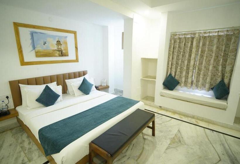 Fotos del hotel Udai Niwas  By The Lake:  14