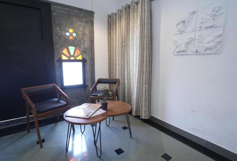 Fotos del hotel Udai Niwas  By The Lake:  3