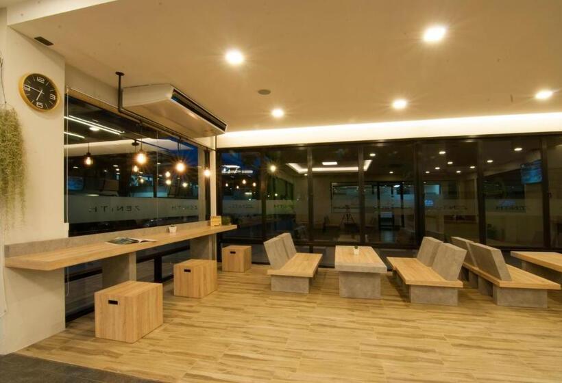 Fotos del hotel The Zenith Residence:  4