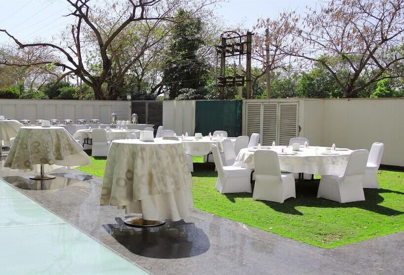 Fotos del hotel Stately Suites Golf Course Road:  14