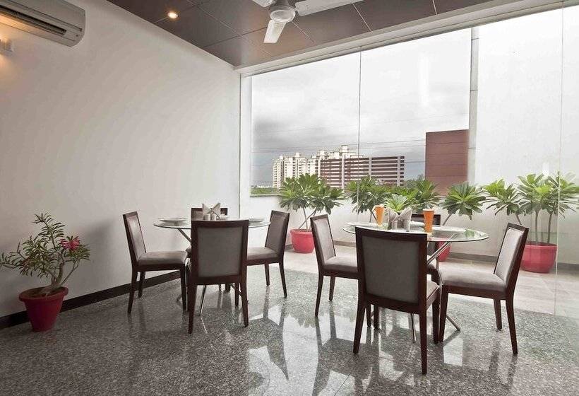 Fotos del hotel Stately Suites Golf Course Road:  8