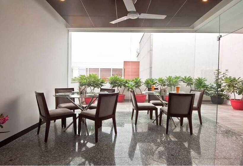 Fotos del hotel Stately Suites Golf Course Road:  21