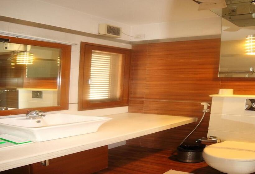 Fotos del hotel Stately Suites Golf Course Road:  24