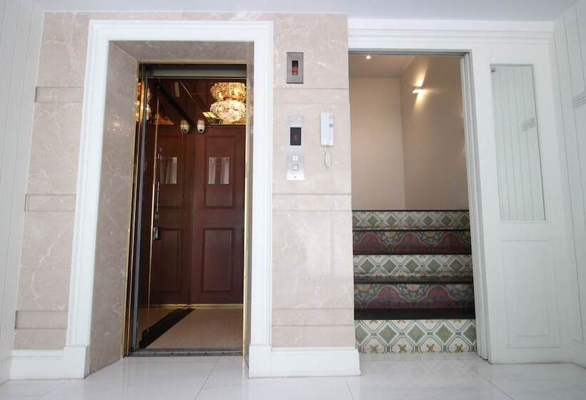 Fotos del hotel Sasha House:  2