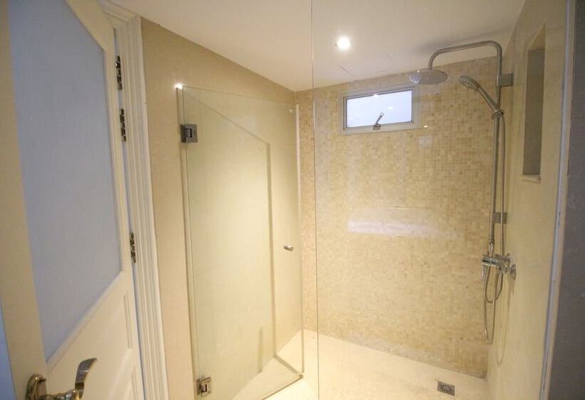 Fotos del hotel Sasha House:  18