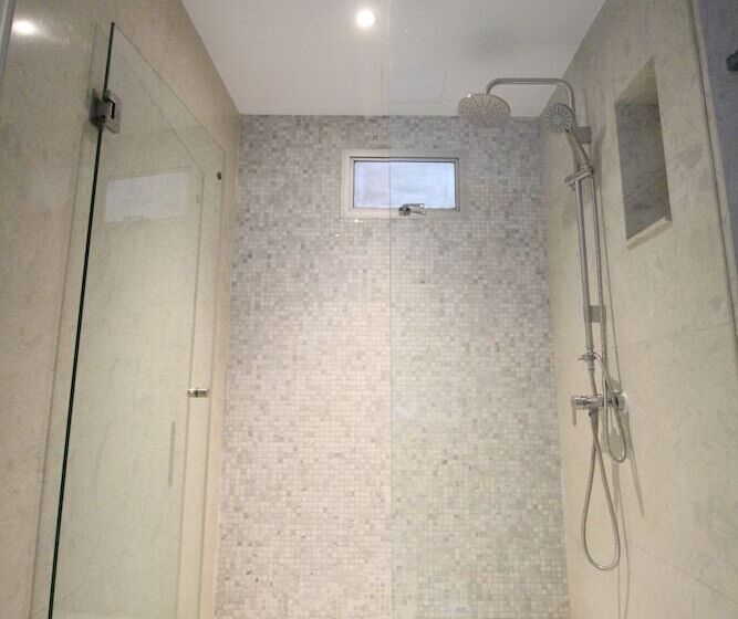 Fotos del hotel Sasha House:  19