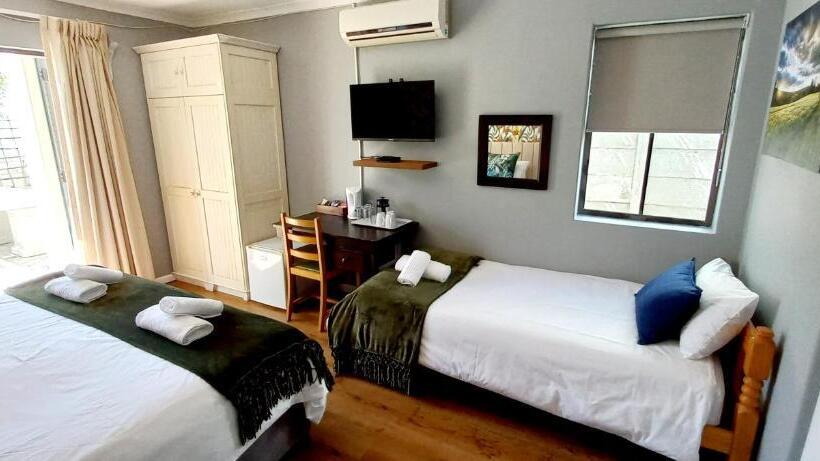 Fotos del hotel Sandcastle House Bed & Breakfast:  2