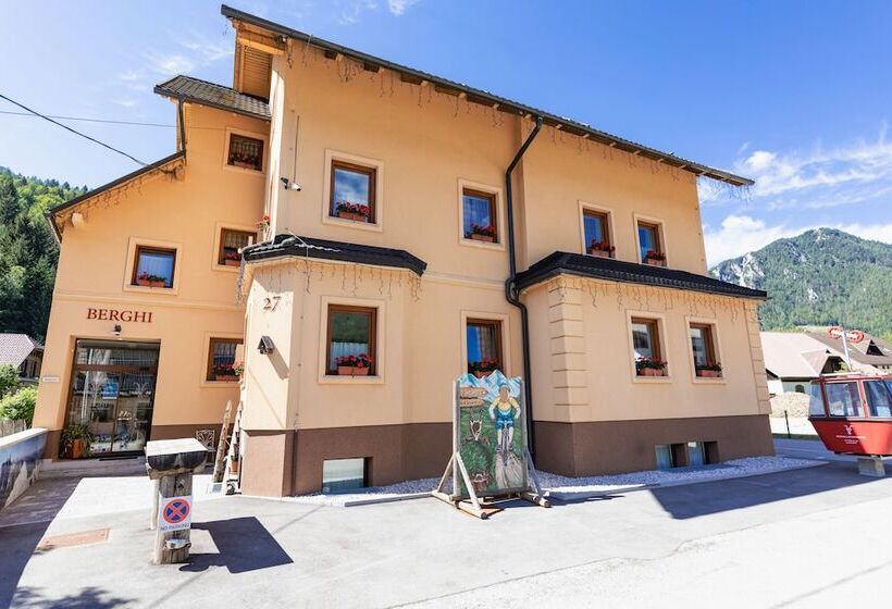 Fotos del hotel Apartment House Berghi:  22