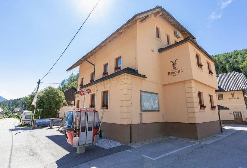 Fotos del hotel Apartment House Berghi:  24