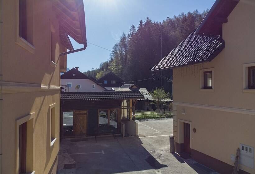 Fotos del hotel Apartment House Berghi:  16