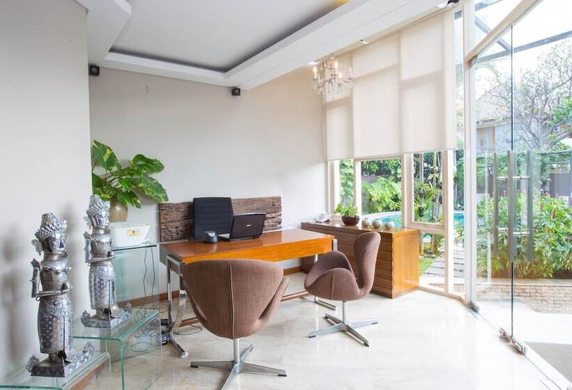 Fotos del hotel Reddoorz Cipete Selatan:  11