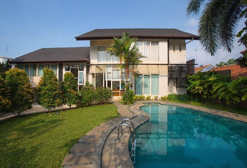 Fotos del hotel Reddoorz Cipete Selatan:  16