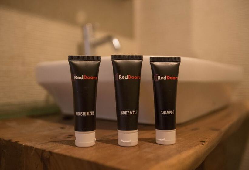 Fotos del hotel Reddoorz Cipete Selatan:  14