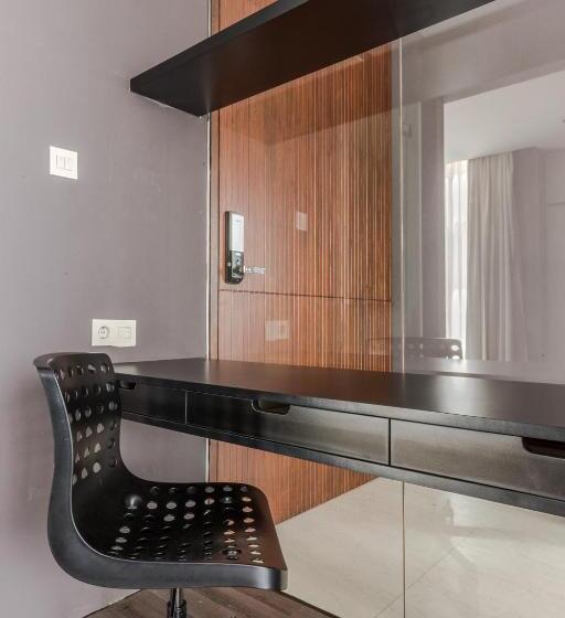 Fotos del hotel Upscale Suites:  25