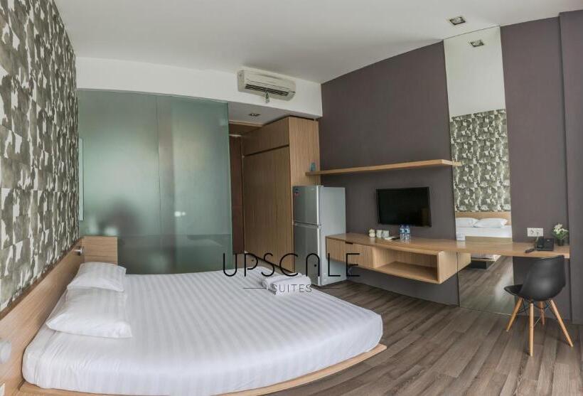 Fotos del hotel Upscale Suites:  19