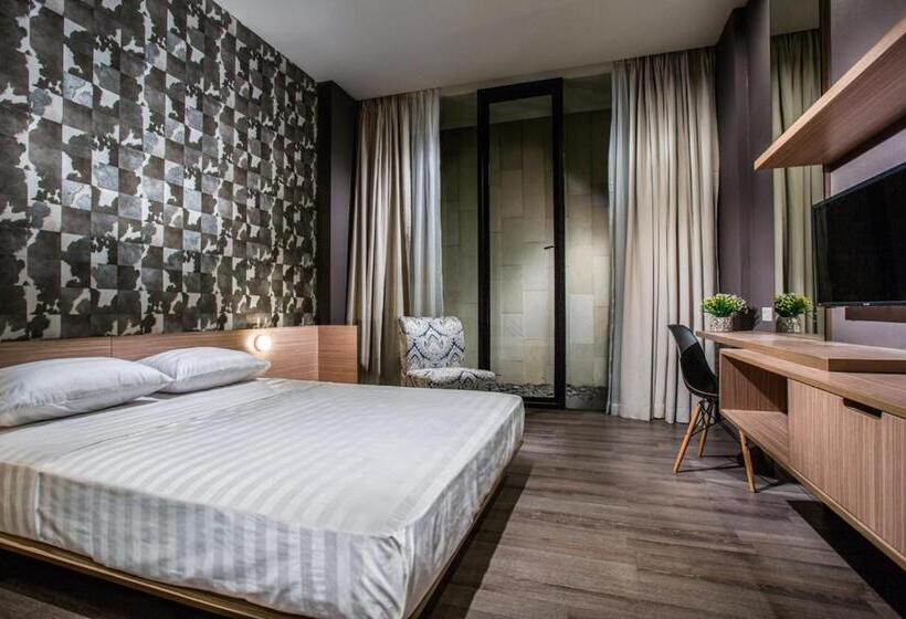 Fotos del hotel Upscale Suites:  9