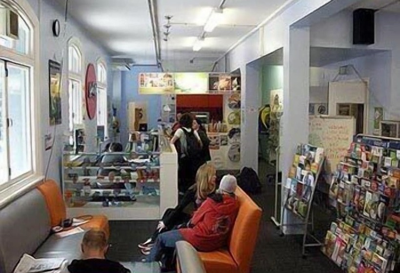 Fotos del hotel Surf  N  Snow Backpackers:  2