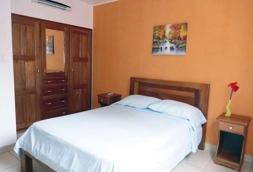 Fotos del hotel Kevin Condos:  17