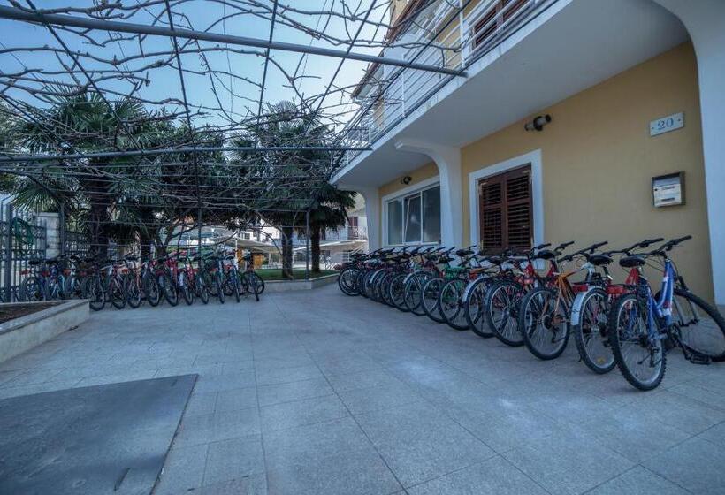 Fotos del hotel Pansion Valbruna:  23