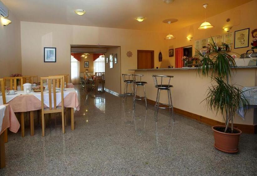 Fotos del hotel Pansion Valbruna:  2