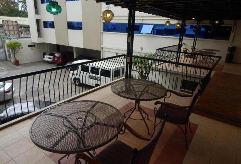 Fotos del hotel The Alpa Hotel And Restaurant:  5