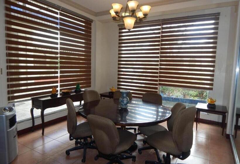 Fotos del hotel The Alpa Hotel And Restaurant:  4