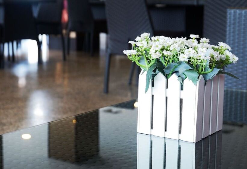 Fotos del hotel Asialink Easy By Prasanthi Formerly The Evitel:  22