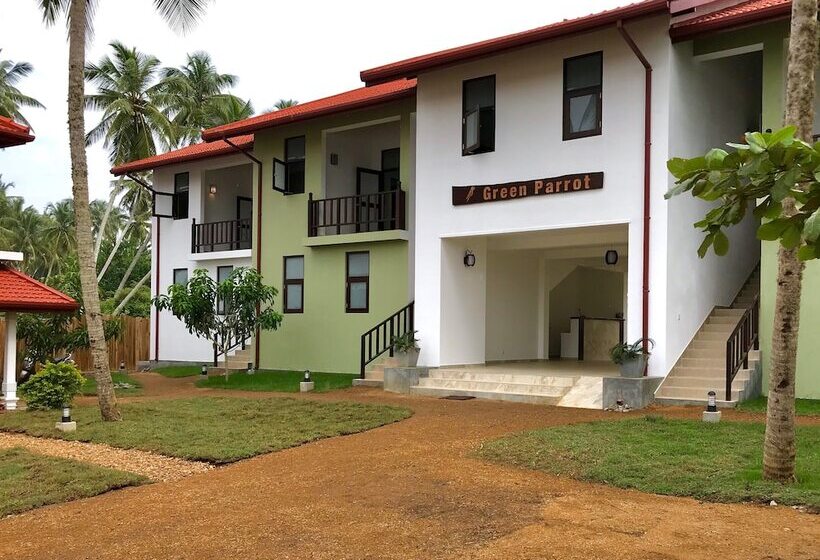 Fotos del hotel Green Parrot Beach Resort:  2