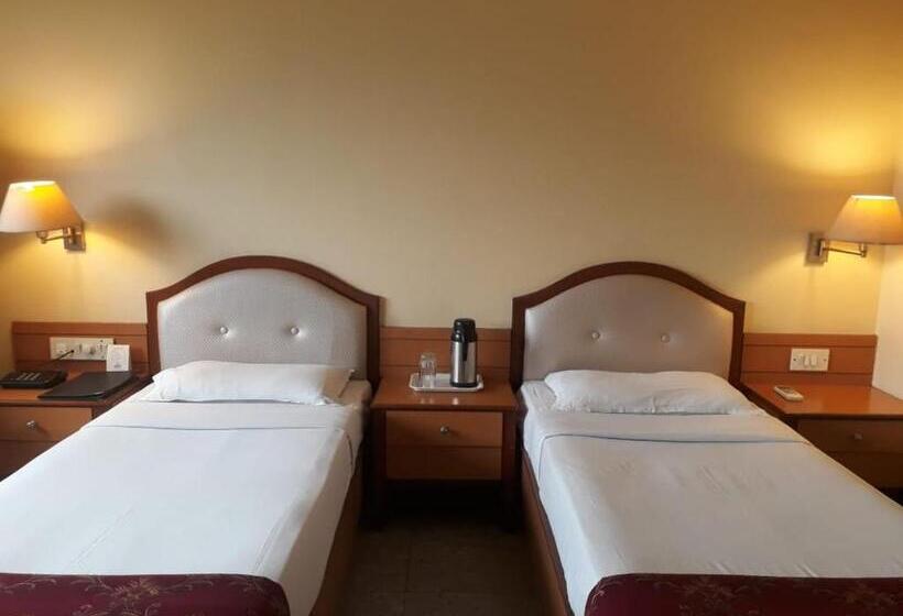 Fotos del hotel The Samrat Hotel Near Pune Railway Station:  6