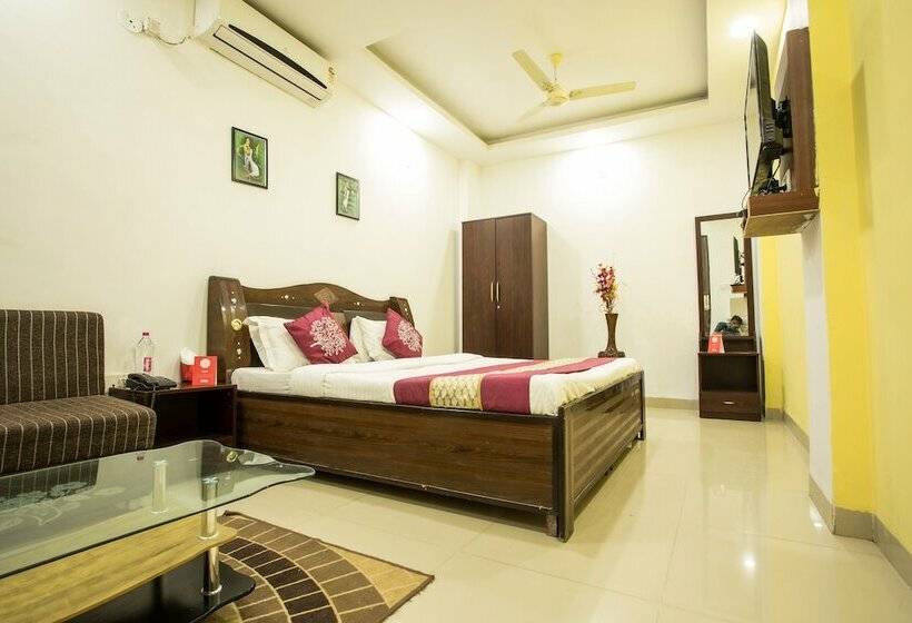 Oyo 3205  New Luxury Royale