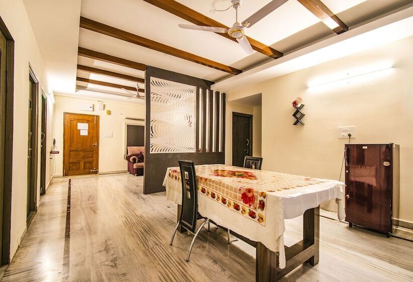 Fotos del hotel Capital O 10598 Sunrise Castle:  2