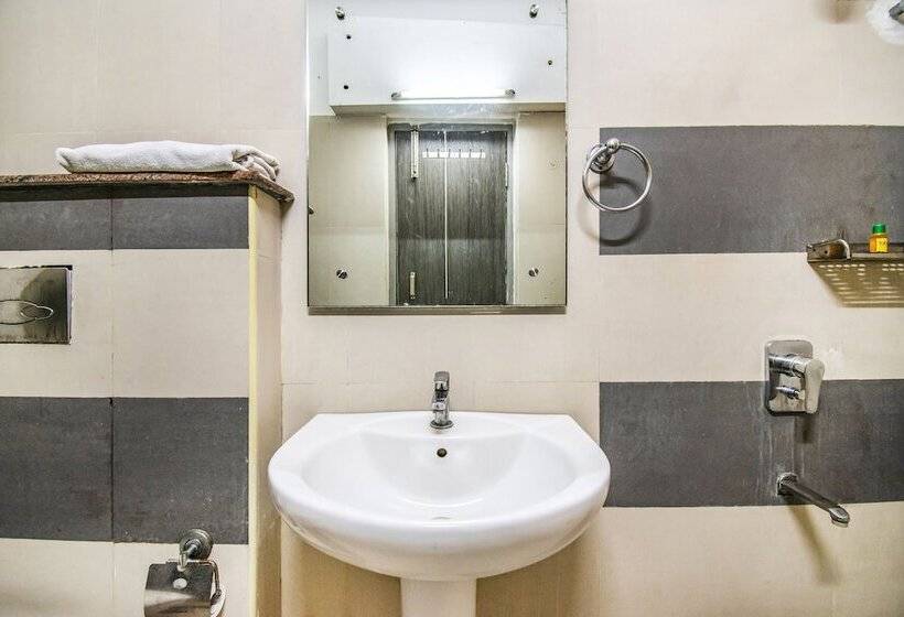 Fotos del hotel Capital O 10598 Sunrise Castle:  6